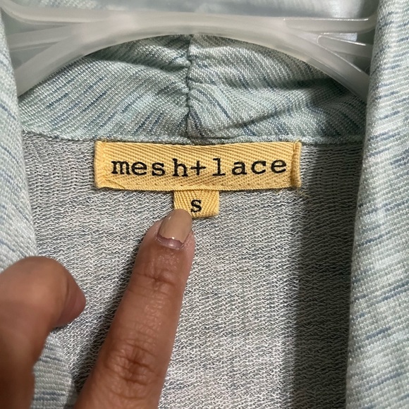 Mesh and lace top - Picture 2 of 4